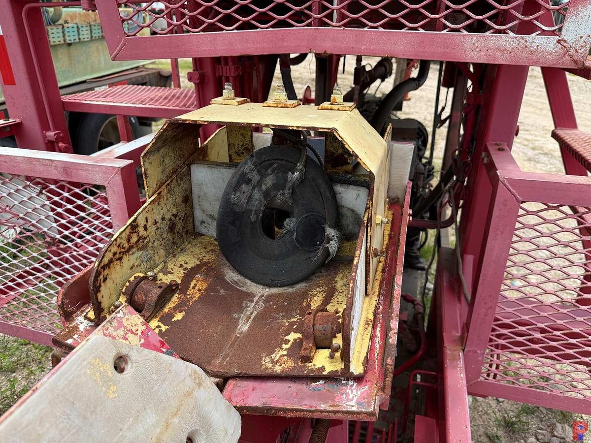 Used 2014 PIPEHANDLER 53’ T/A DIESEL POWERED HYDRAULIC PIPE HANDLER TRAILER