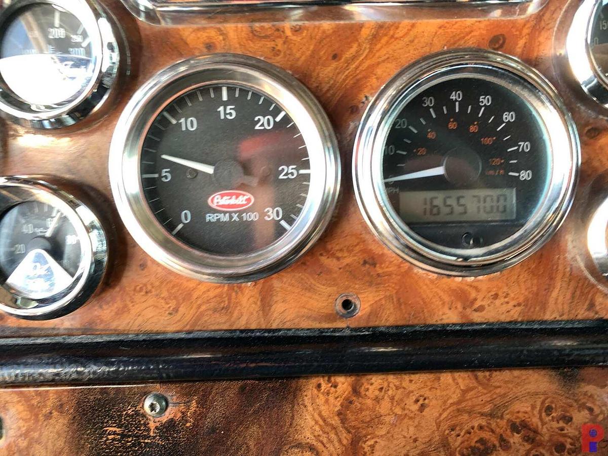 Used 2002 PETERBILT 379 EXT HOOD T/A 68” SLEEPER TRUCK