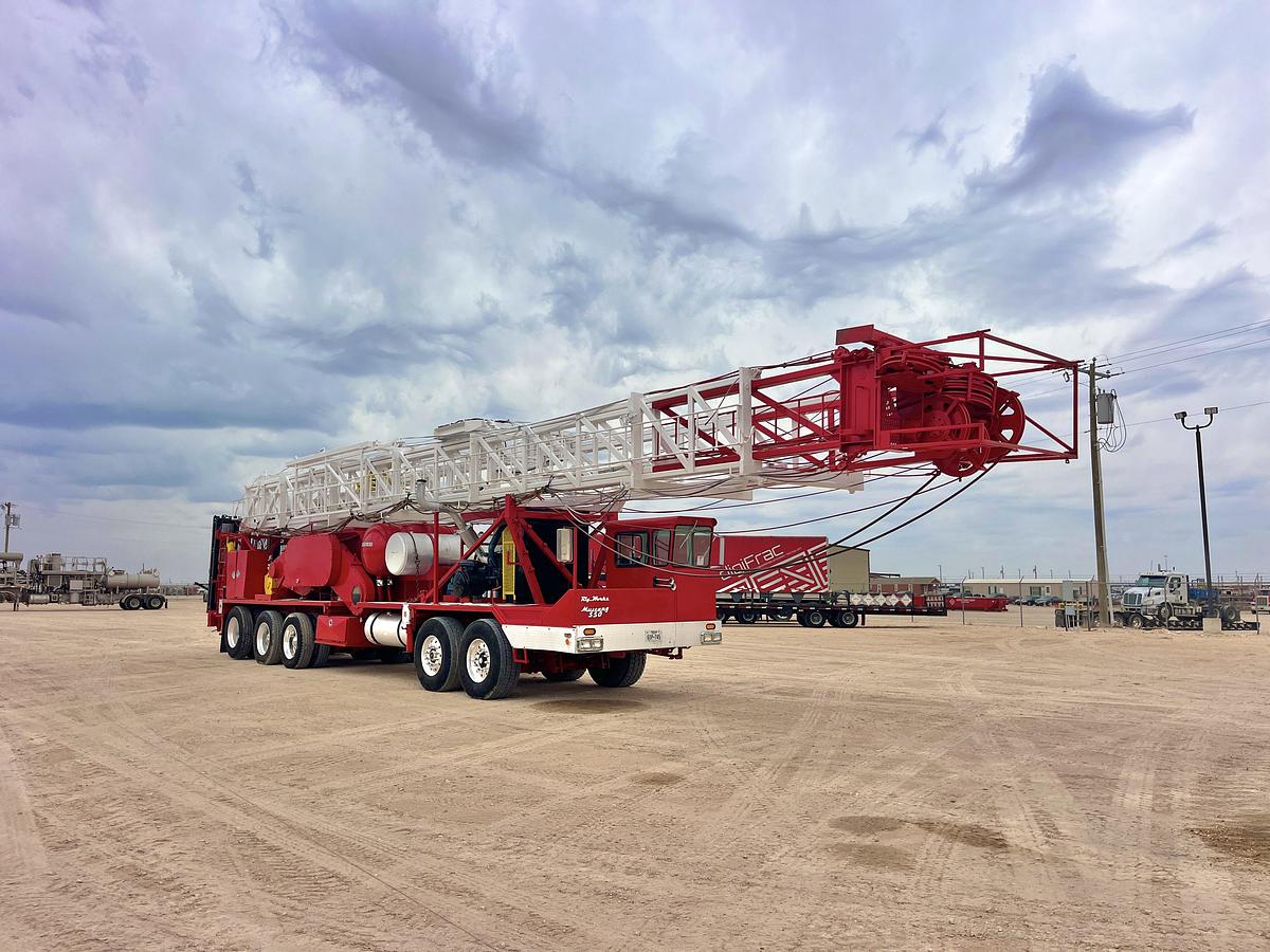 Used 2012 RIG WORKS MUSTANG 550 5-AXLE WELL SERVICE RIG