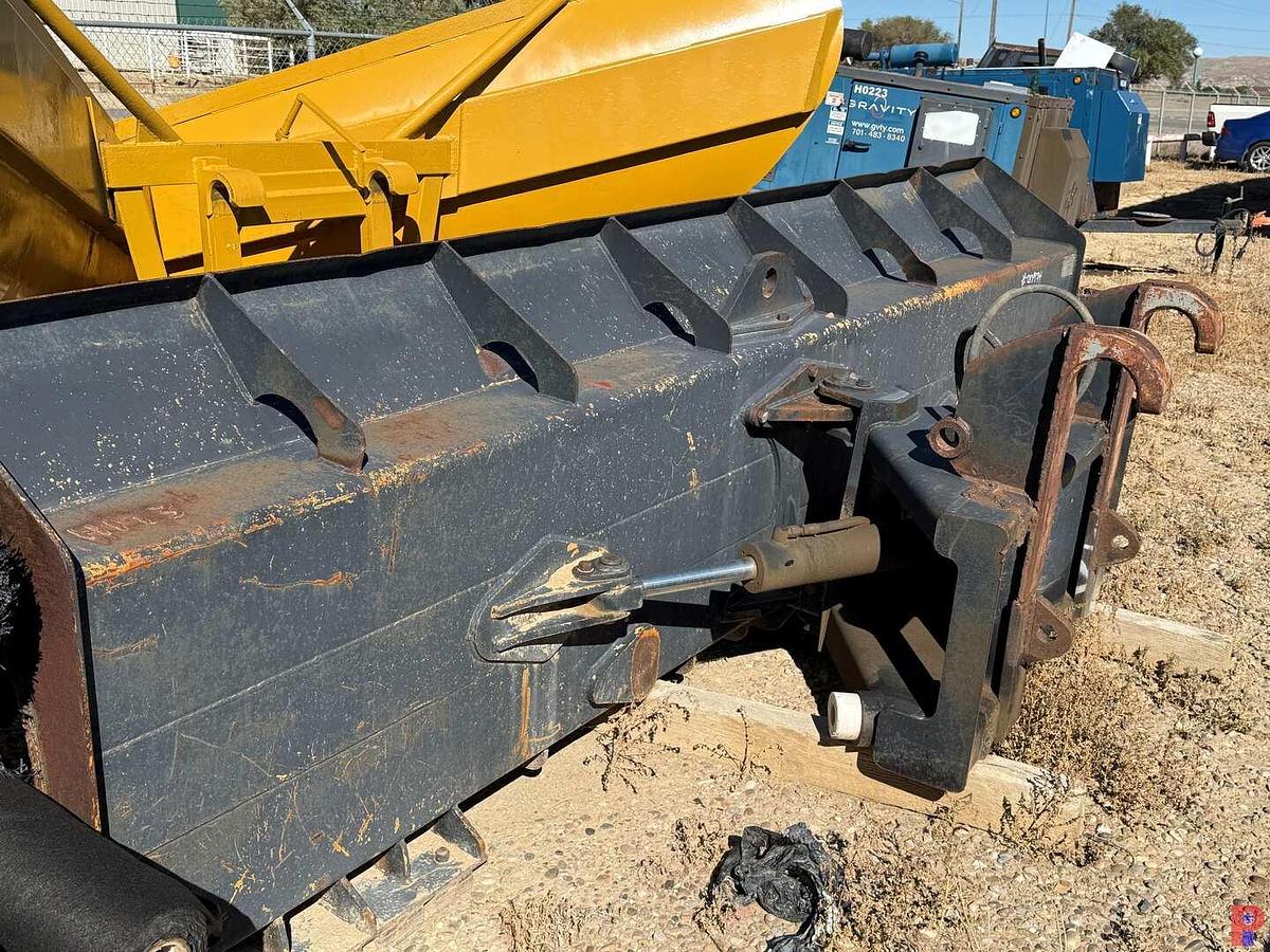 Used CATERPILLAR 14’  QUICK ATTACH HYDRAULIC SNOW PLOW BLADE