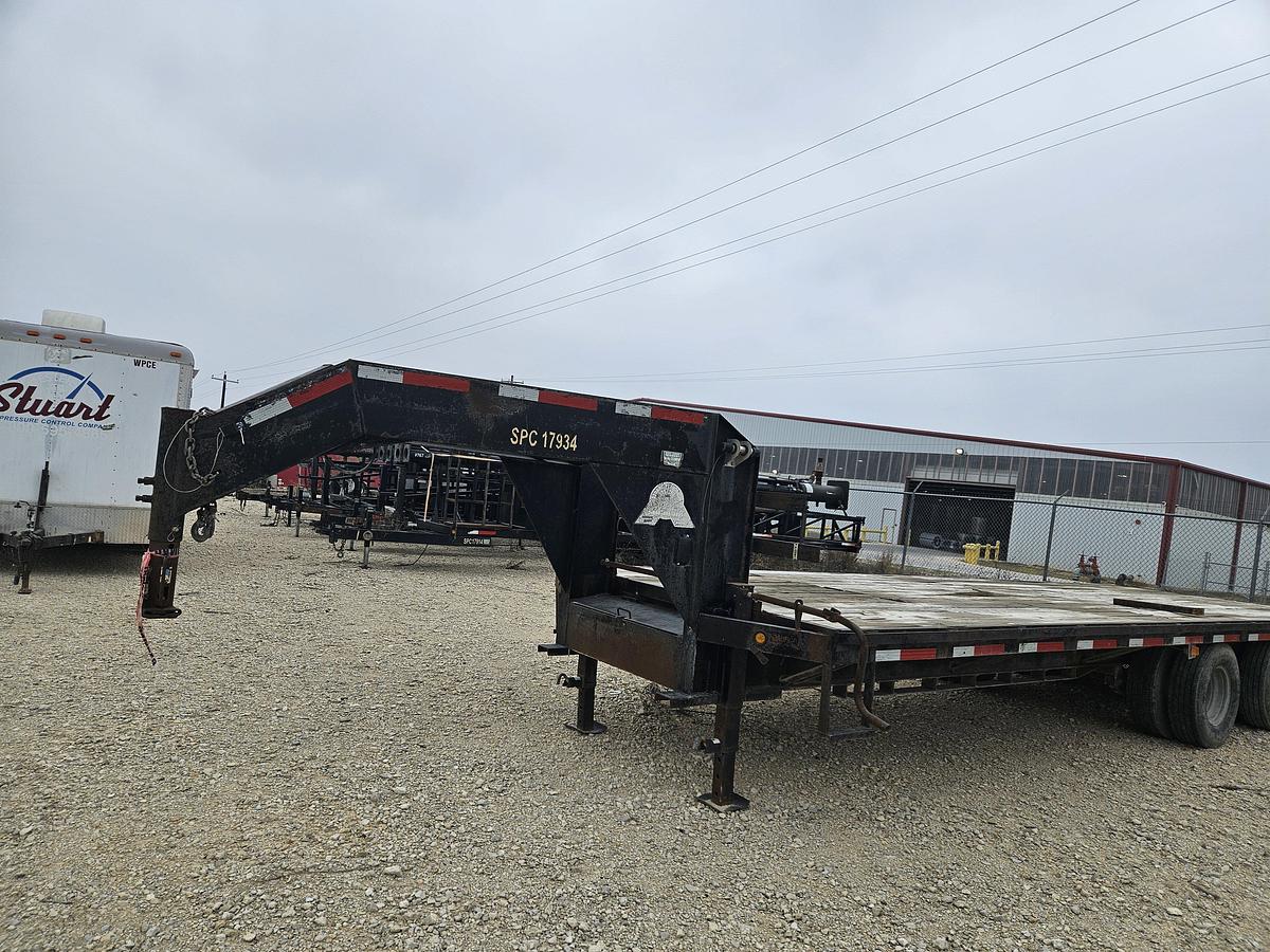 Used 2011 STAGECOACH 25' TANDEM DUAL WHEEL GN FLATBED TRAILER
