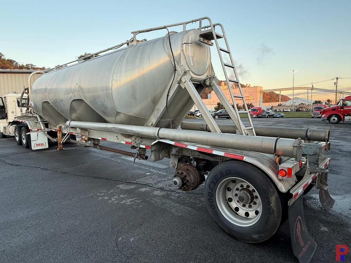 Used 2017 HEIL 1040 CU. FT T/A DRY BULK    PNEUMATIC TRAILER