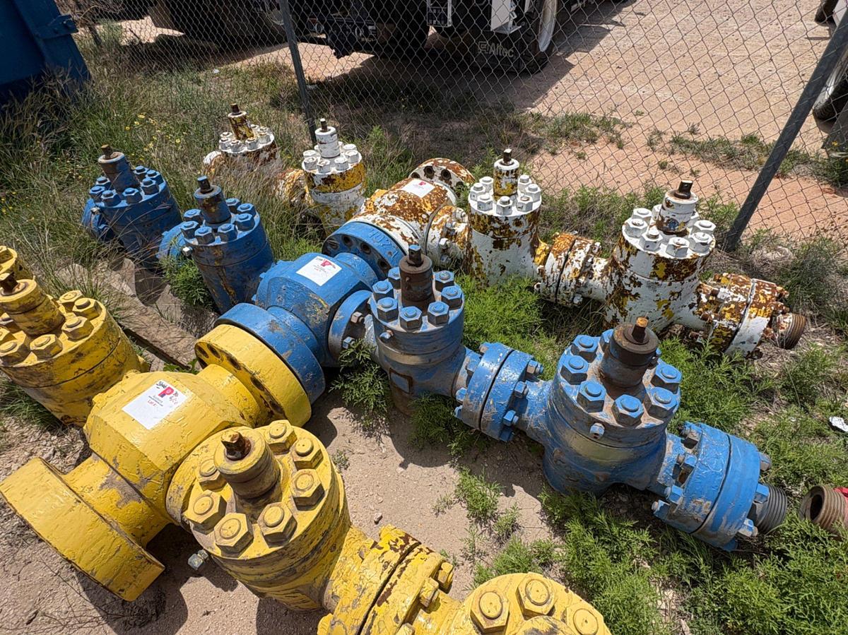 Used 7-1/16” x 4” fluid cross w/ (4) 4” 10k gate valves