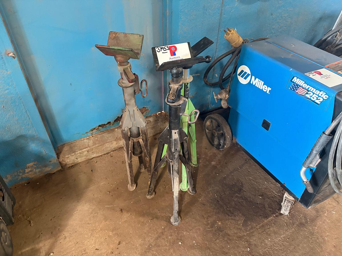 Used (3) adjustable height pipe stands