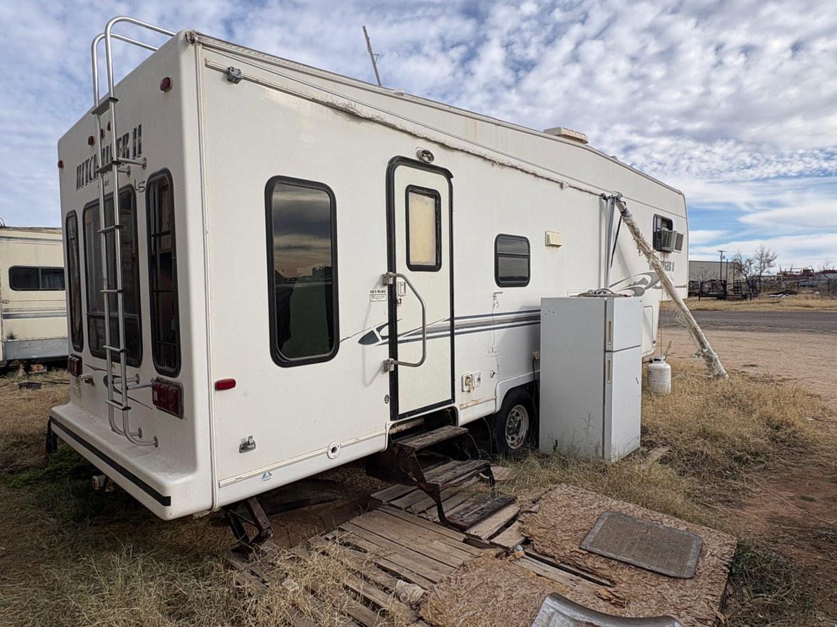 Used HITCHHIKER II 30’ T/A 5TH WHEEL CAMPER TRAILER