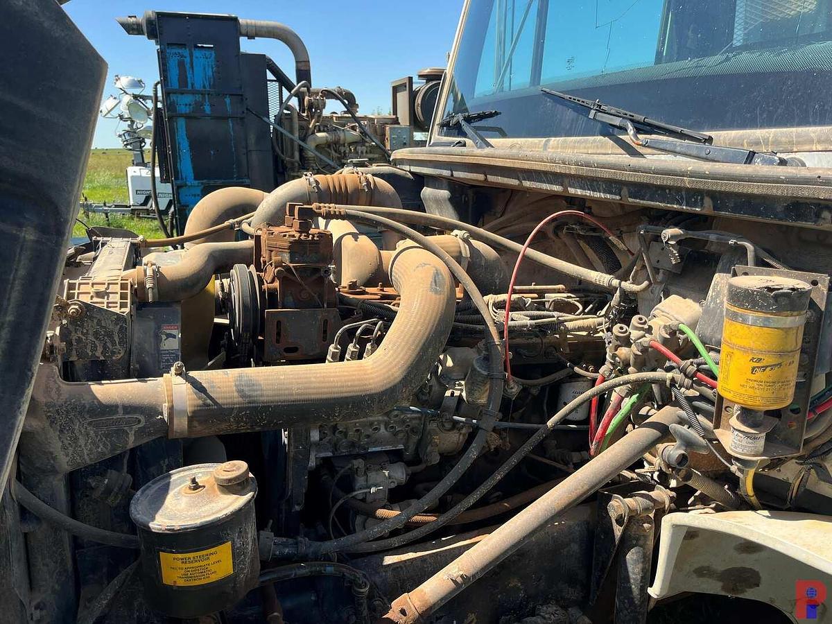 Used 1998 FREIGHTLINER FL70 S/A 26’ X 102” FLATBED TRUCK