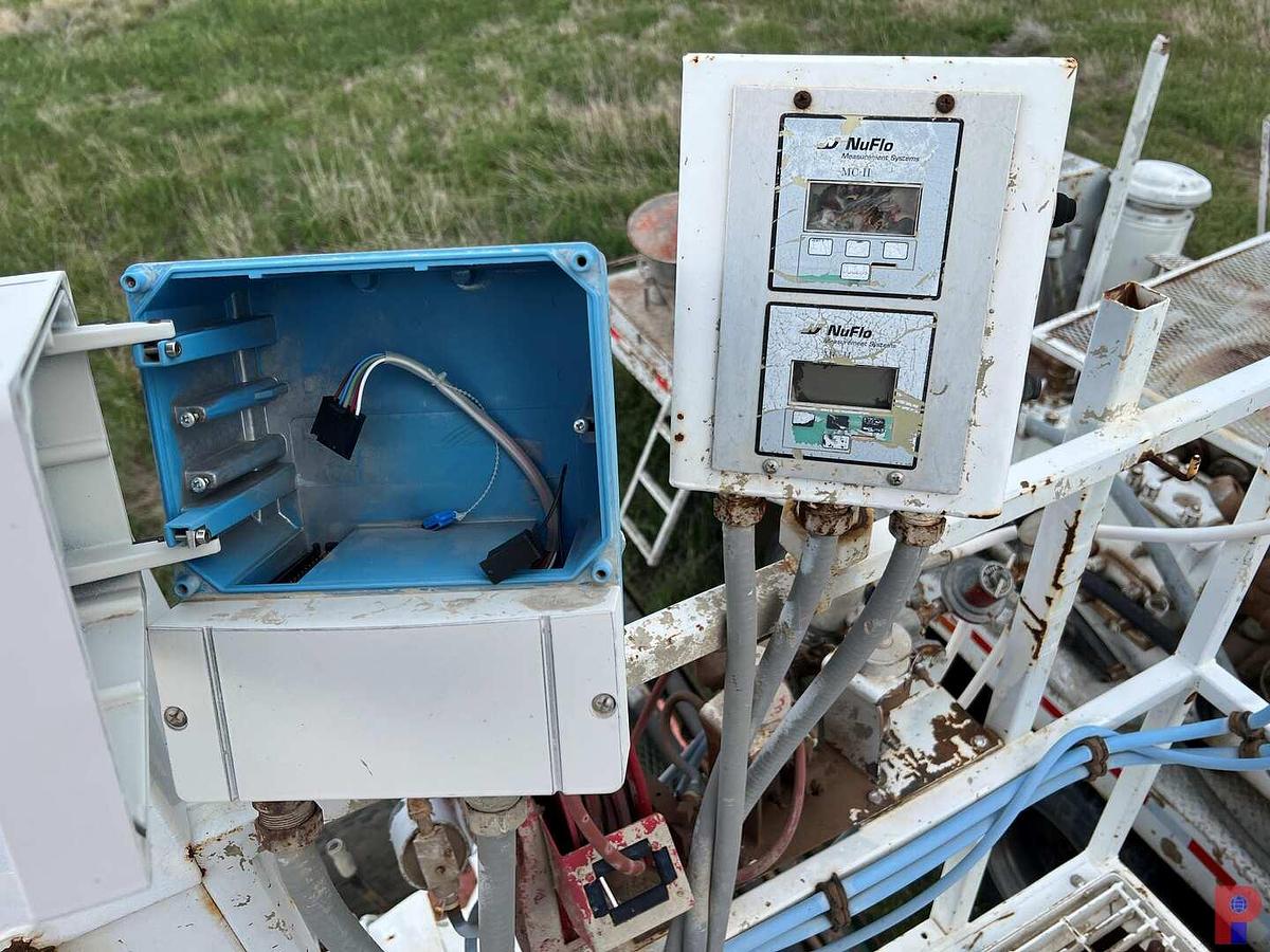 Used 1999 INTERNATIONAL  9400 T/A CEMENT PUMP TRUCK