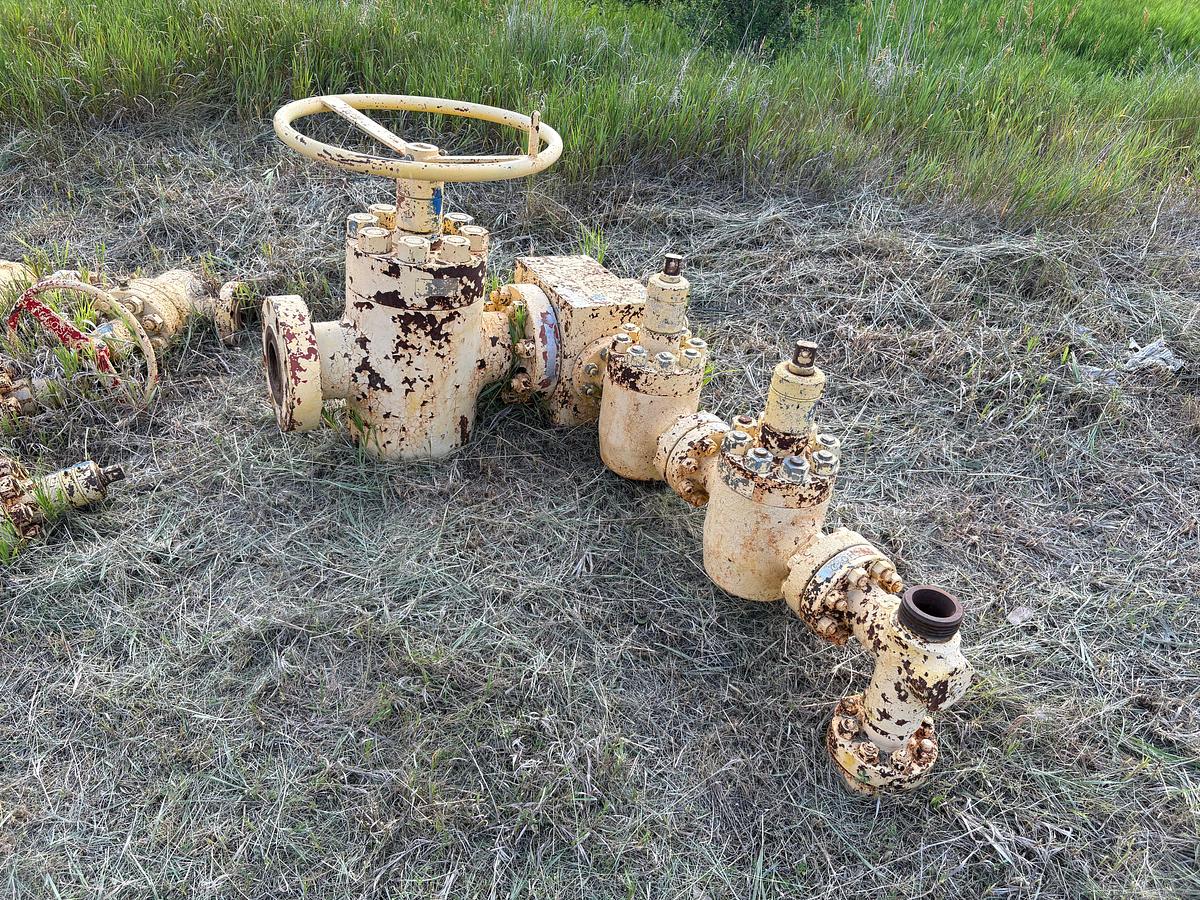 Used (11) 1-13/16” 10k gate valves, (2) 3-1/8” gate valves, & (1) 4-1/16” 10k valve w/ (4) fluid crosses
