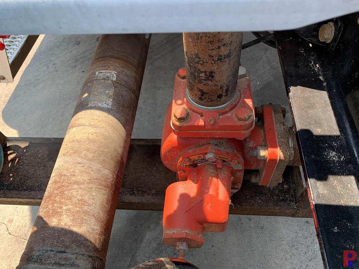 Used 2013 PETERBILT 367 T/A SLEEPER TRUCK