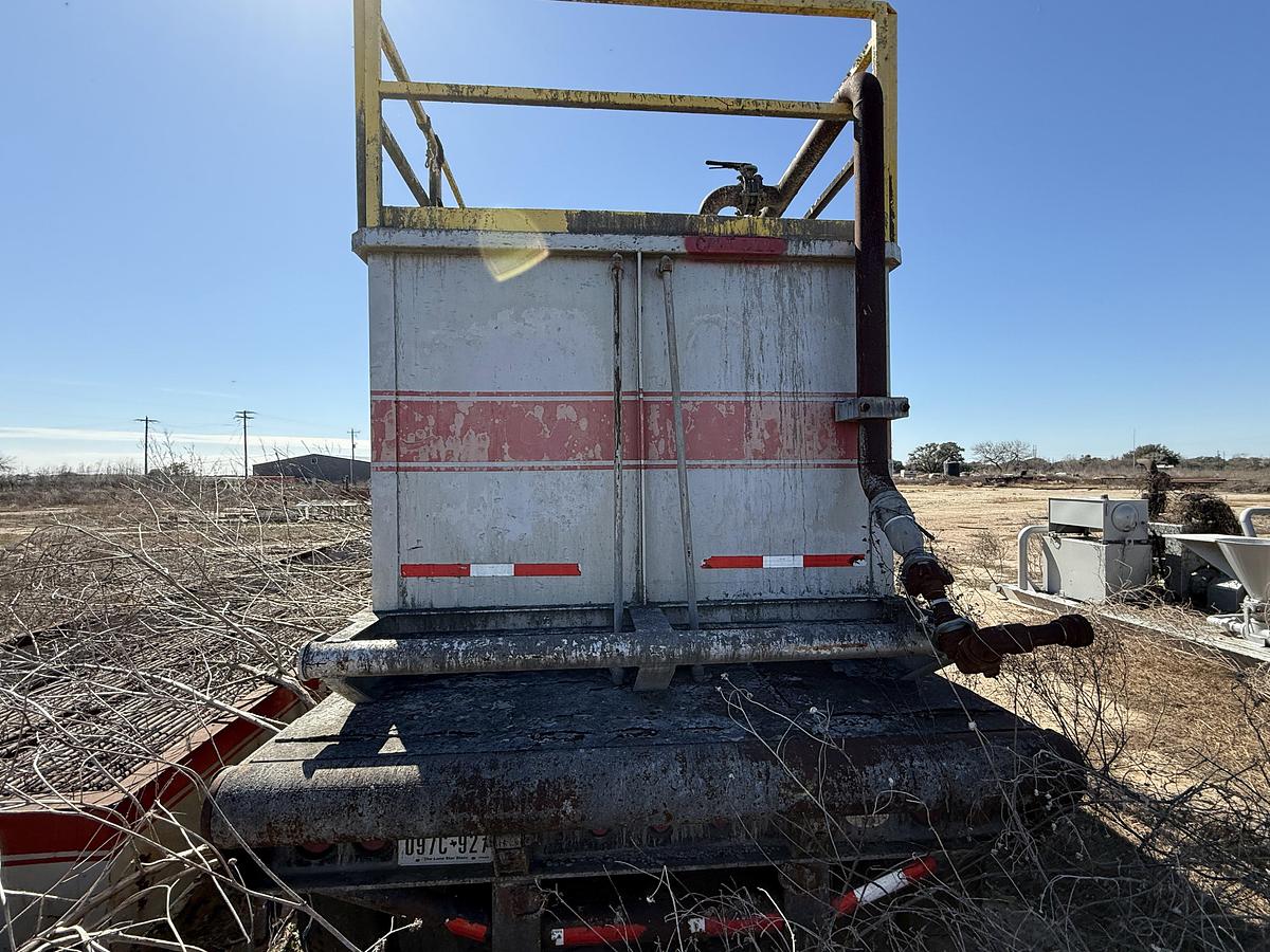 Used OILWELL SA634-5 10K WP TRIPLEX CEMENT PUMP UNIT W/ MIXING TANKS SKIDDED MTD ON 2007 LUFKIN TRI AXLE NARROW NECK LOWBOY