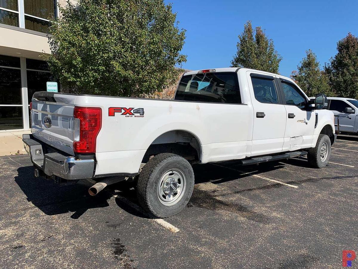 Used 2017 FORD F-250 SUPER DUTY XL CREW CAB 4X4 PICKUP (GAS)