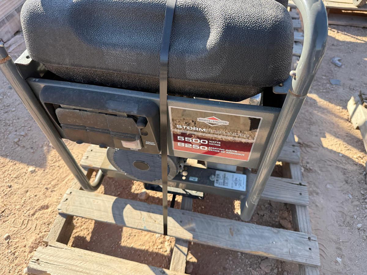 Used STORM RESPONDER MODEL 030430 / 5500 AC WATTS / 120/240-VOLTS P/B BRIGGS&STRATTON GAS ENGINE PORTABLE GENERATOR