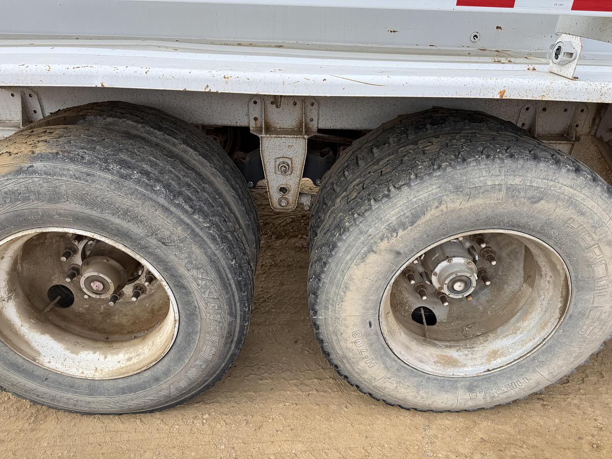 Used 2014 OVERLAND TANK INC 5,460 GAL. 2-COMP. T/A WATER TRANSPORT TRAILER