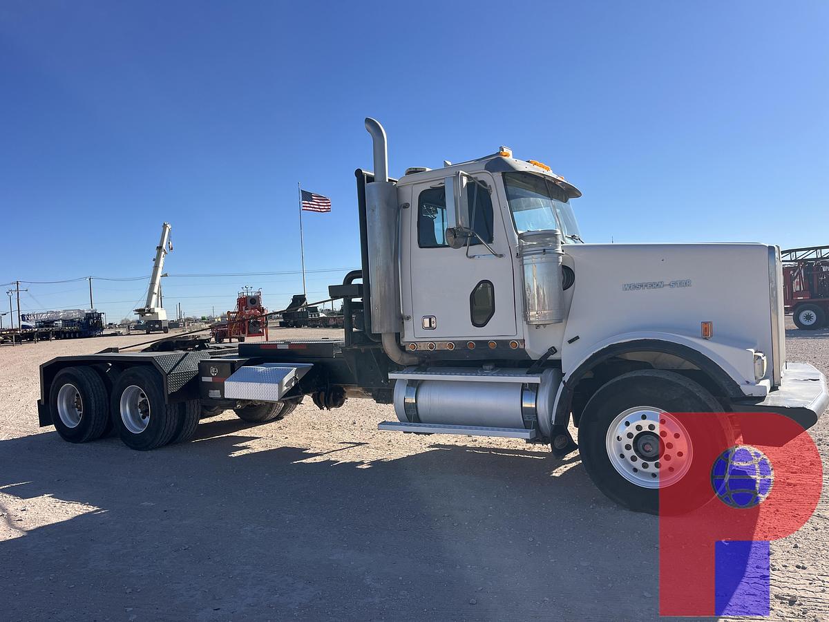 Used 2007 WESTERN STAR 4900 SF T/A DAYCAB WINCH TRUCK