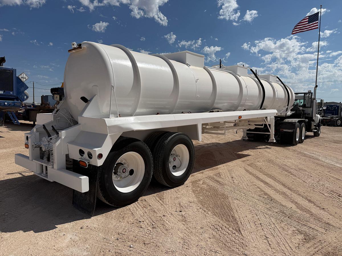 Used 2006 MACK CV713 T/A DAYCAB KILL TRUCK & 130BBL KILL TRAILER