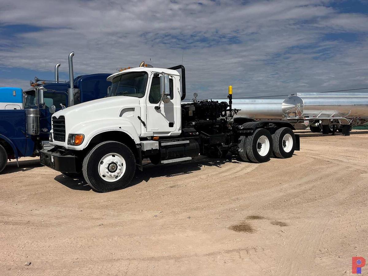 Used 2004 MACK CV713 T/A DAYCAB KILL TRUCK