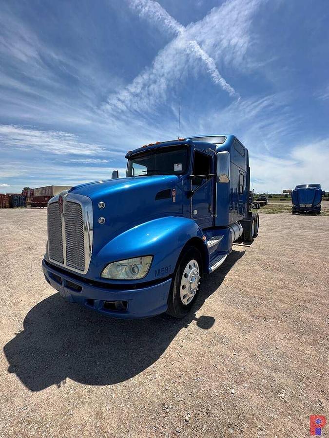 Used 2012 KENWORTH T 660 T/A SLEEPER TRUCK