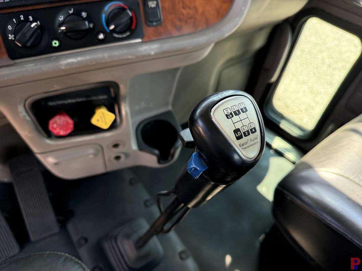 Used 2008 PETERBILT 367 T/A 36” SLEEPER TRUCK