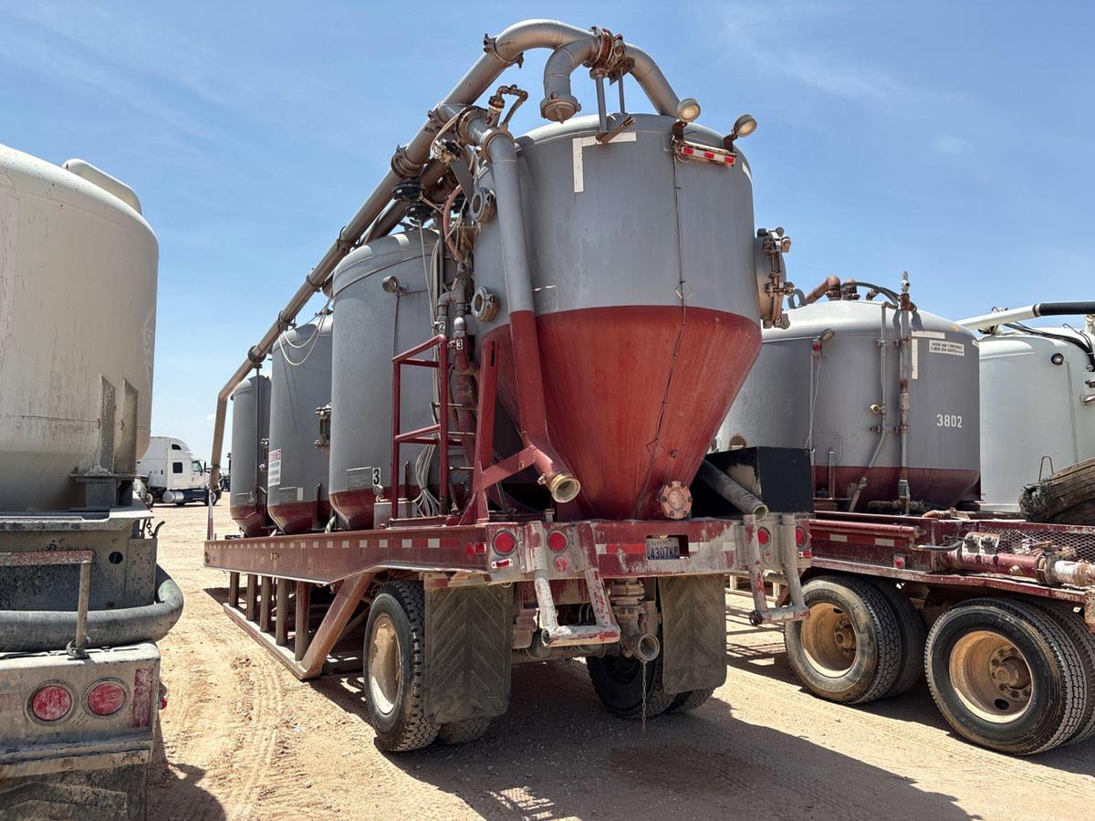 Used 4-pod s/a  dry bulk tank trailer