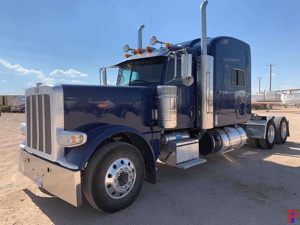 Used 2019 PETERBILT 389  EXT HOOD 68” SLEEPER TRUCK