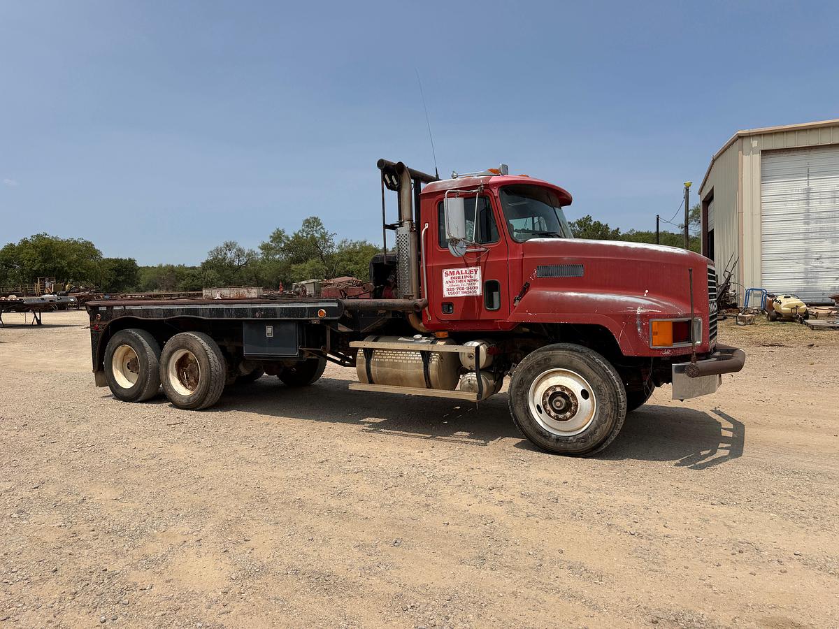 Used 2000 MACK CH612 T/A DAYCAB GIN POLE TRUCK