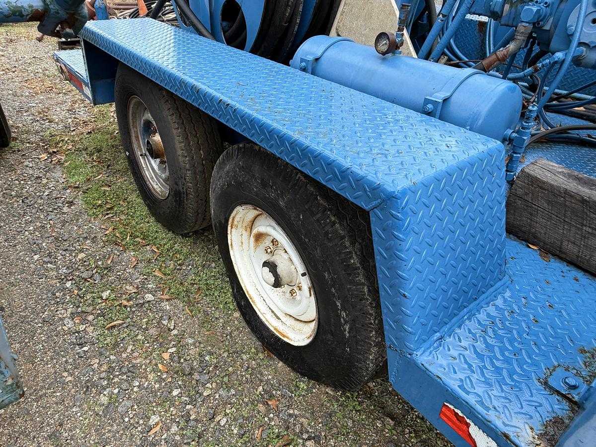 Used BOWEN 2.5 85-TON POWER SWIVEL P/B CATERPILLAR MTD ON T/A GOOSENECK TRAILER