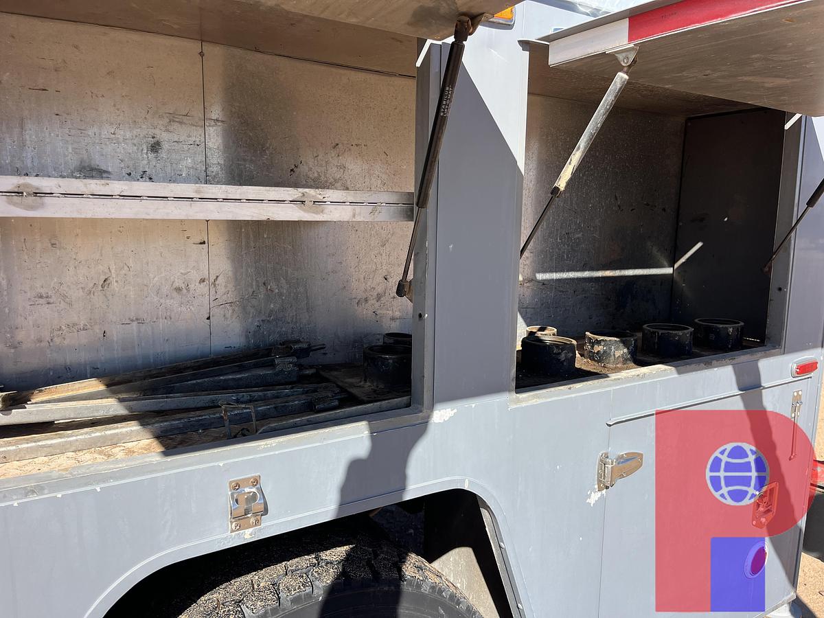 Used 2015 FREIGHTLINER M2 106 S/A CREW CAB SLICK LINE TRUCK