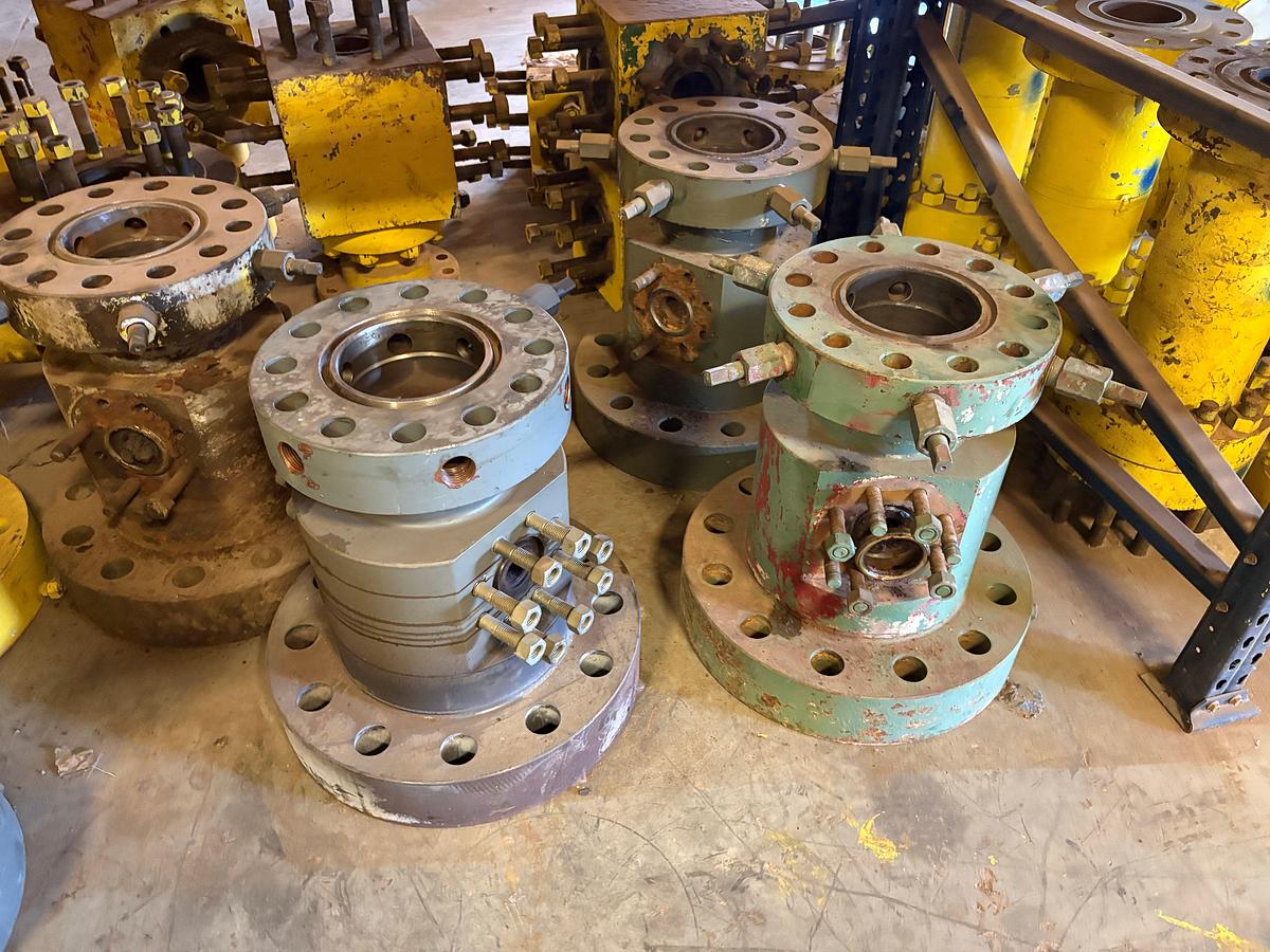 Used (6x$) (5) 7-1/16” Braden heads & (1) 11” x 26” spool w/ 2” outlets