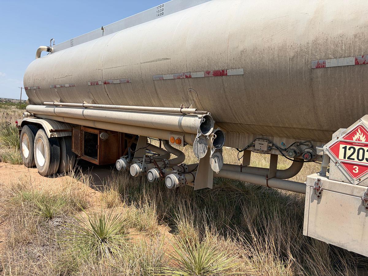 Used 1988 FRUEHAUF FUEL TRANSPORT TRAILER