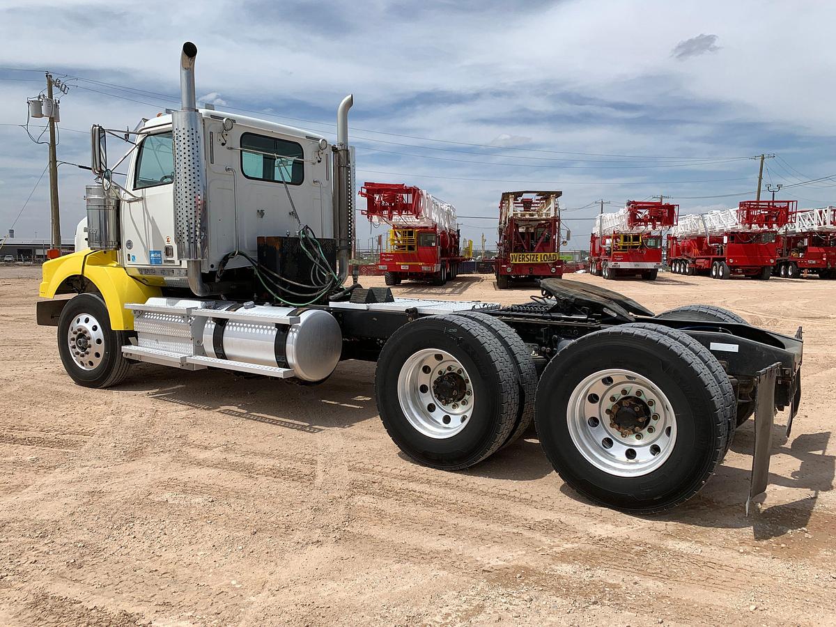 Used 2019 WESTERN STAR 4900 SB T/A DAYCAB HAUL TRUCK