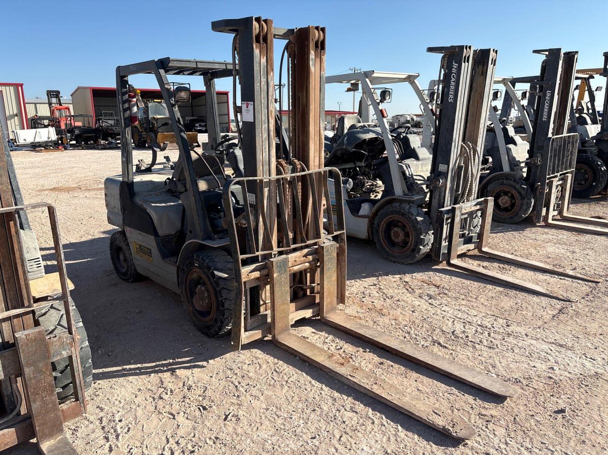 Used Nissan MUGL02A30LV 5,200lb forklift