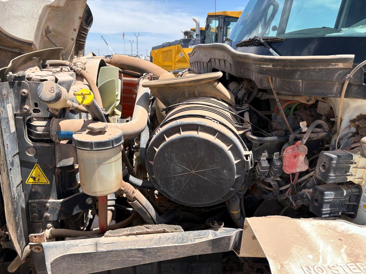 Used 2013 INTERNATIONAL WORKSTAR 7400 S/A CHEMICAL TREATER TRUCK