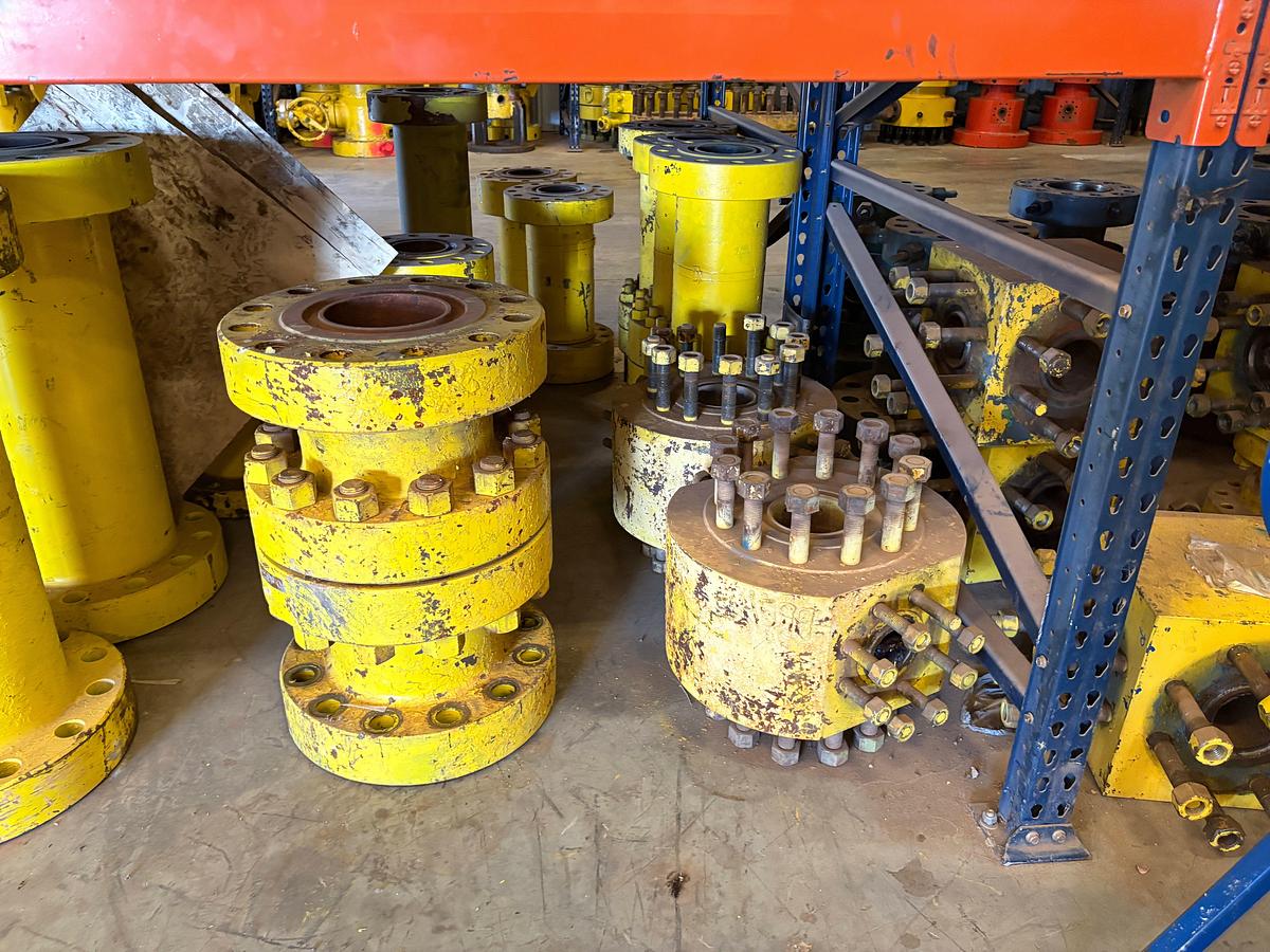 Used (17) assorted length 7-1-16” spools, & (2) 5” x 2” fluid crosses