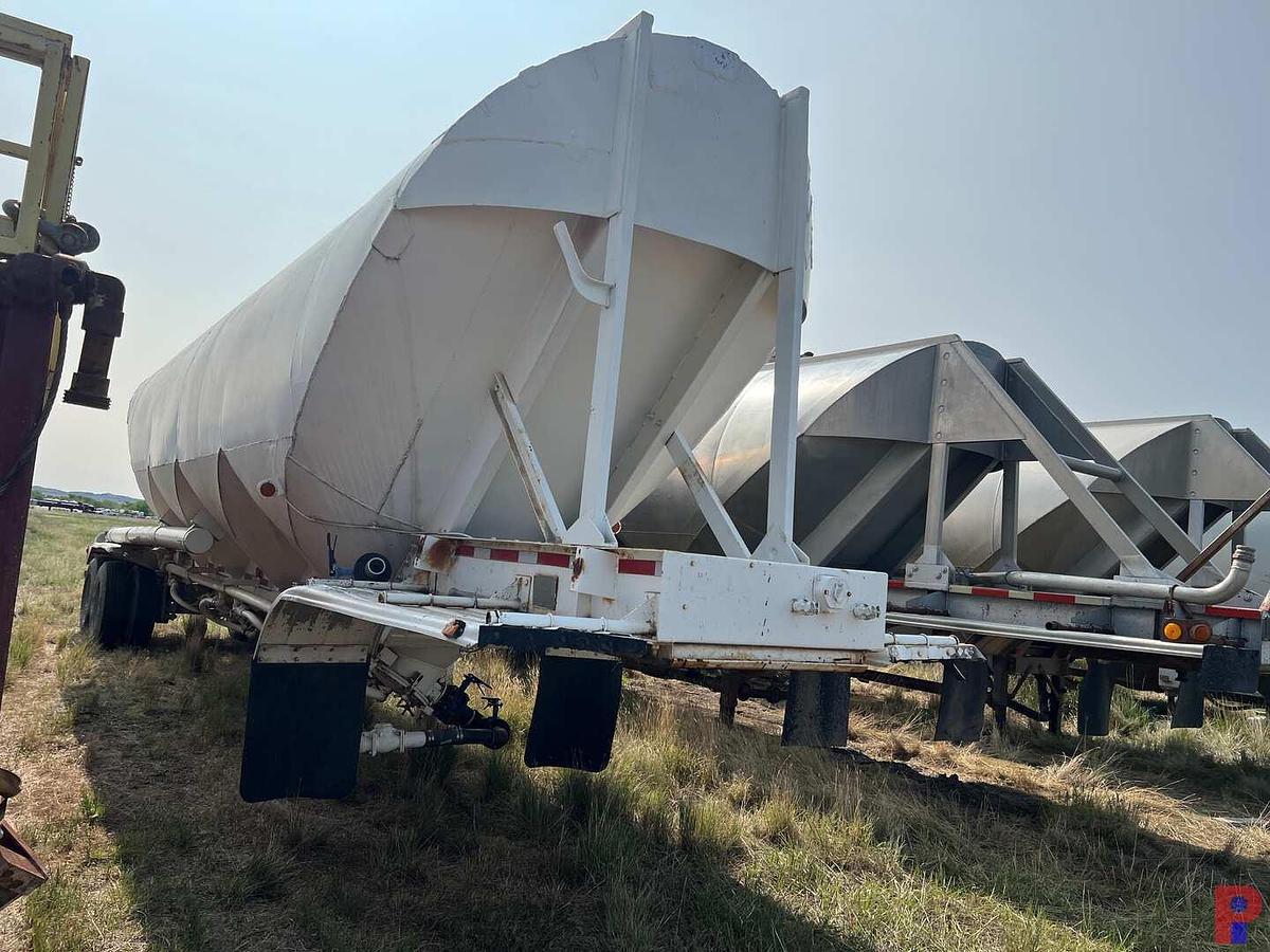 Used 1977 FREUHAUF MODEL: HAB-F2-J T/A PNEUMATIC TRAILER