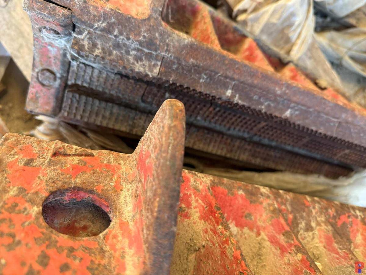 Used (2) PALLETS OF (7) 3-SEGMENT MANUAL SLIPS