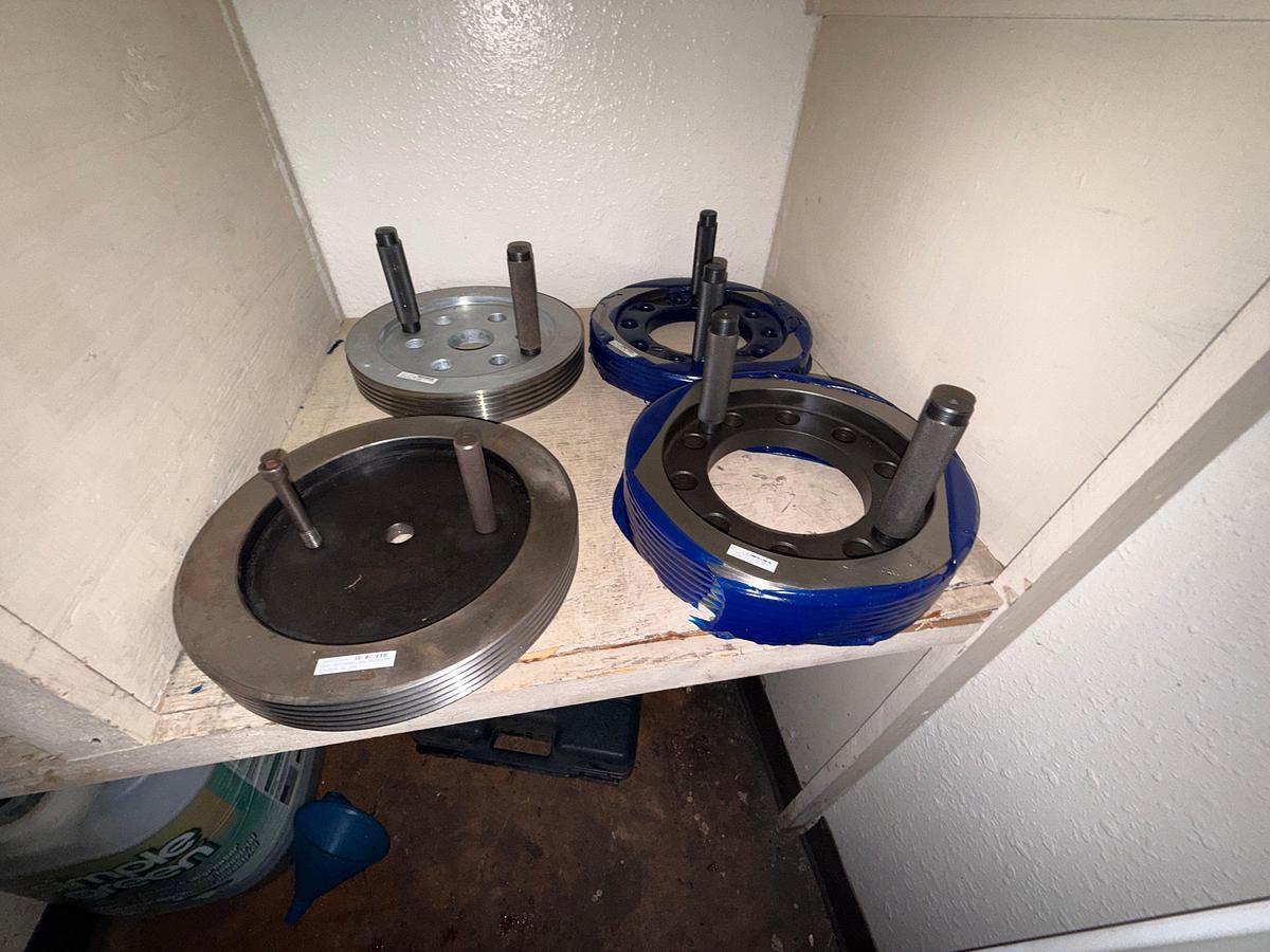 Used LOT W/ CONTENTS OF GAUGE ROOM INCLUDING (50+) (UNUSED) IN-ACT & NON API UP TO 11” THREAD GAUGE & METAL LOCKERS
