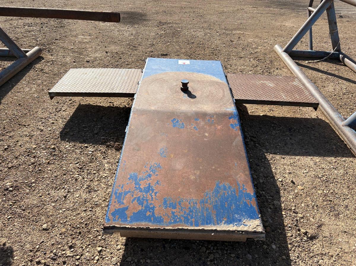 Used Kingpin hitch adapter for inverted 5th wheel trailers