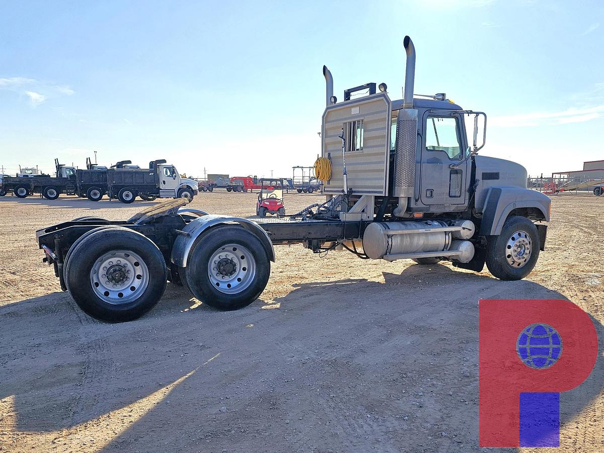 Used 2006 MACK CHN613 T/A DAYCAB HAUL TRUCK