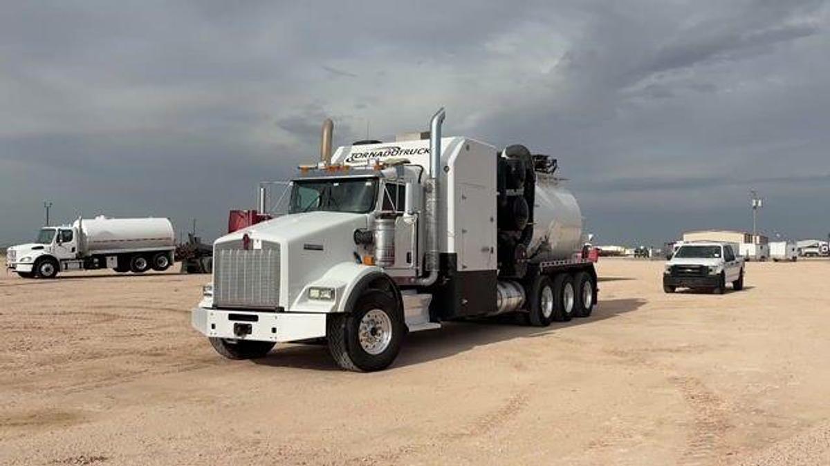 Used 2019 KENWORTH T800 TORNADO GLOBAL HYDROVAC TRUCK