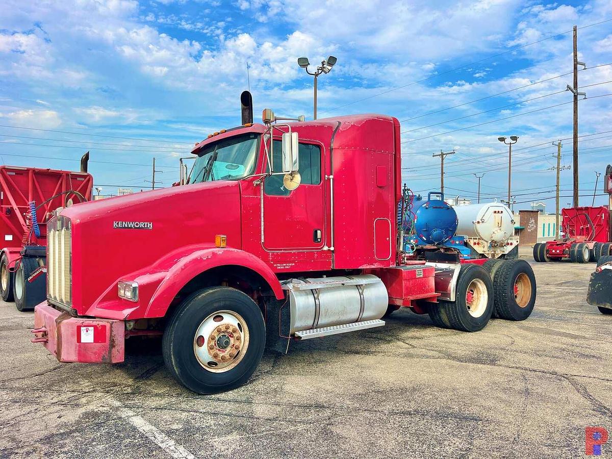 Used 2008 KENWORTH T800 T/A 36” SLEEPER TRUCK