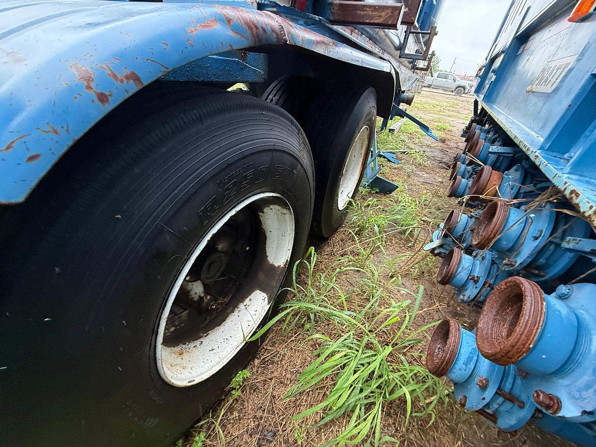 Used DBL POD 660 CF T/A BULK CEMENT TRAILER