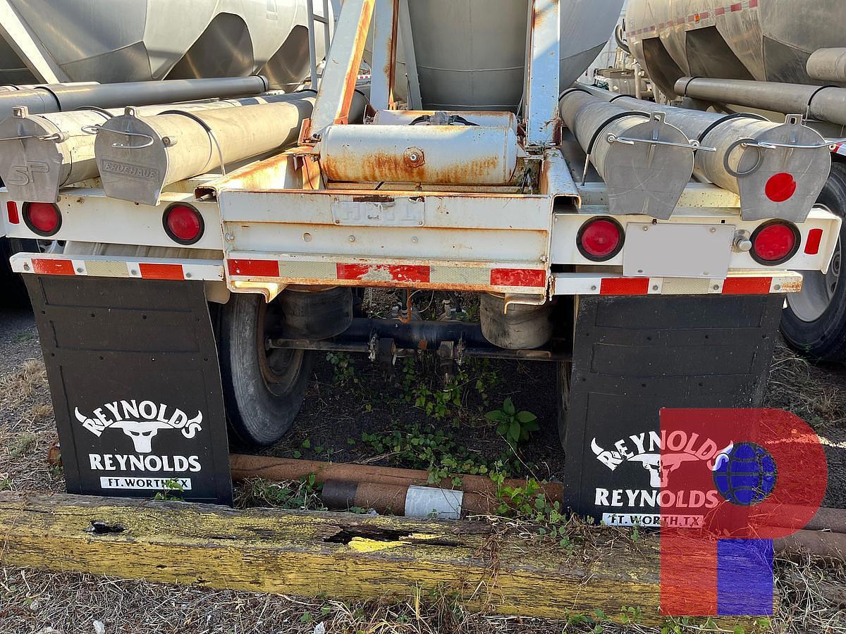 Used 1981 Heil 1040 Pneumatic Trailer