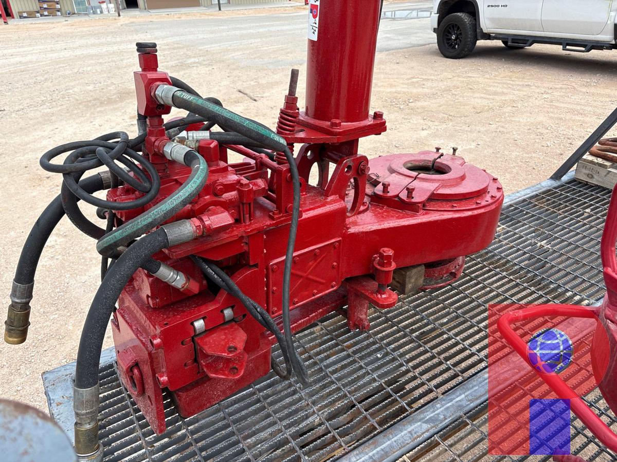 Used 58-93 HYDRAULIC TUBING TONG W/ LIFT CYLINDER & BACKUP