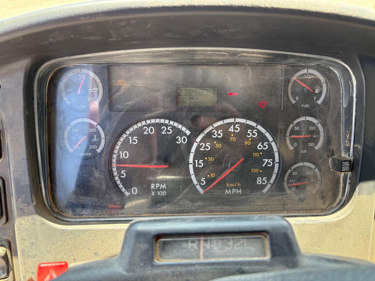 Used 2007 FREIGHTLINER M2 106 S/A DAYCAB GIN POLE TRUCK