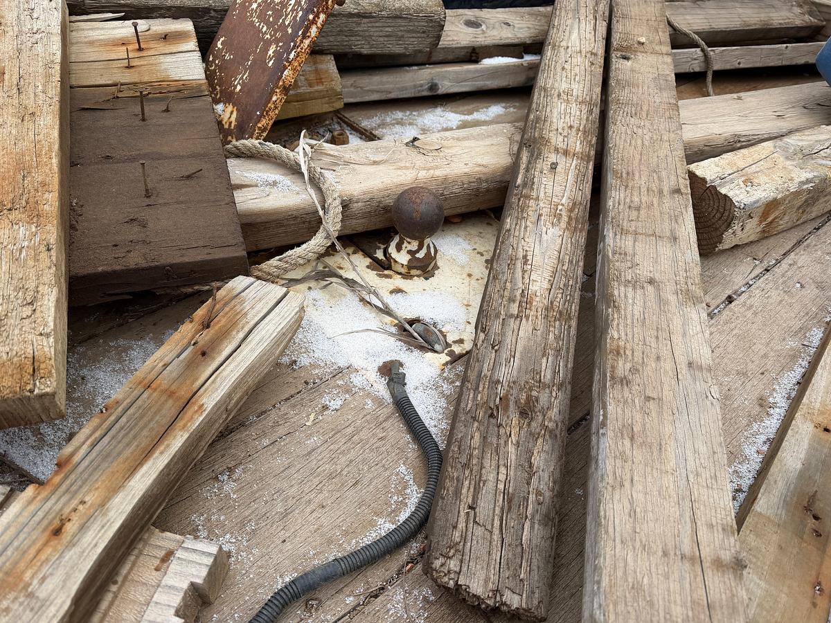 Used SE TRUCK BEDS DUALLY FLATBED