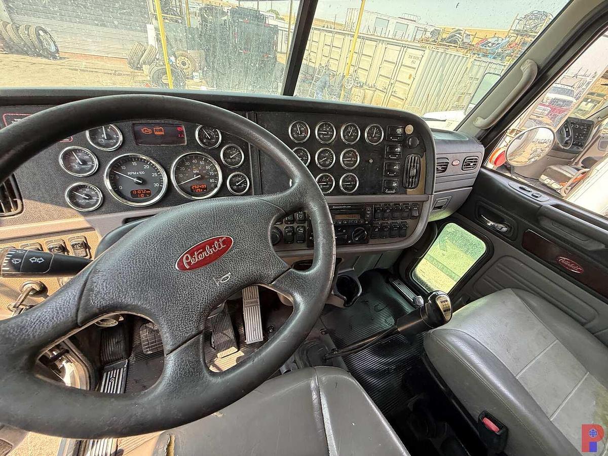 Used 2013 PETERBILT 367 T/A SLEEPR TRUCK