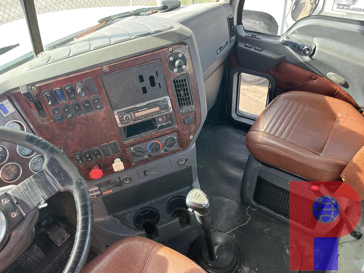 Used 2014 MACK PINNACLE CHU613 T/A DAY CAB TRUCK