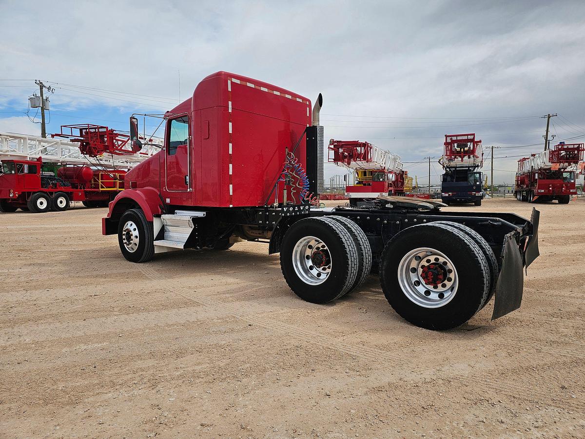 Used 2005 KENWORTH T800 T/A SLEEPER HAUL TRUCK