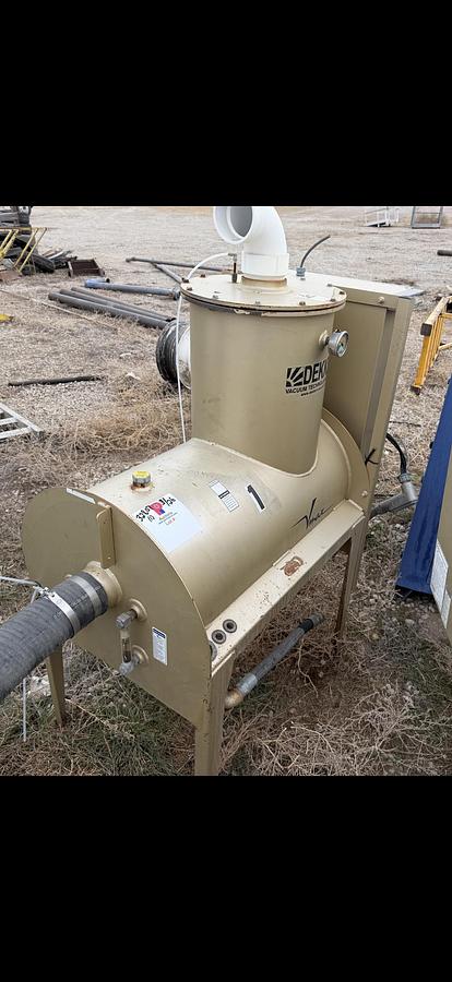 Used DEKKER VACUUM TECHNOLOGIES MOD. DV05500-KA VACUUM PUMP W/ INLET FILTER & HEAT EXCHANGER