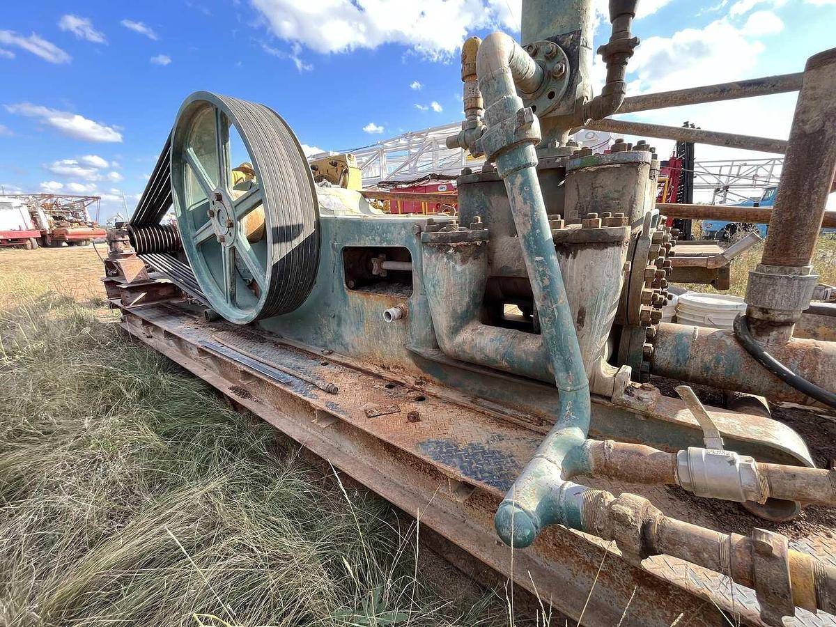 Used 1981 CHICAGO PNEUMATIC CP700 TOP DRIVE WATER WELL DRILLING RIG Package